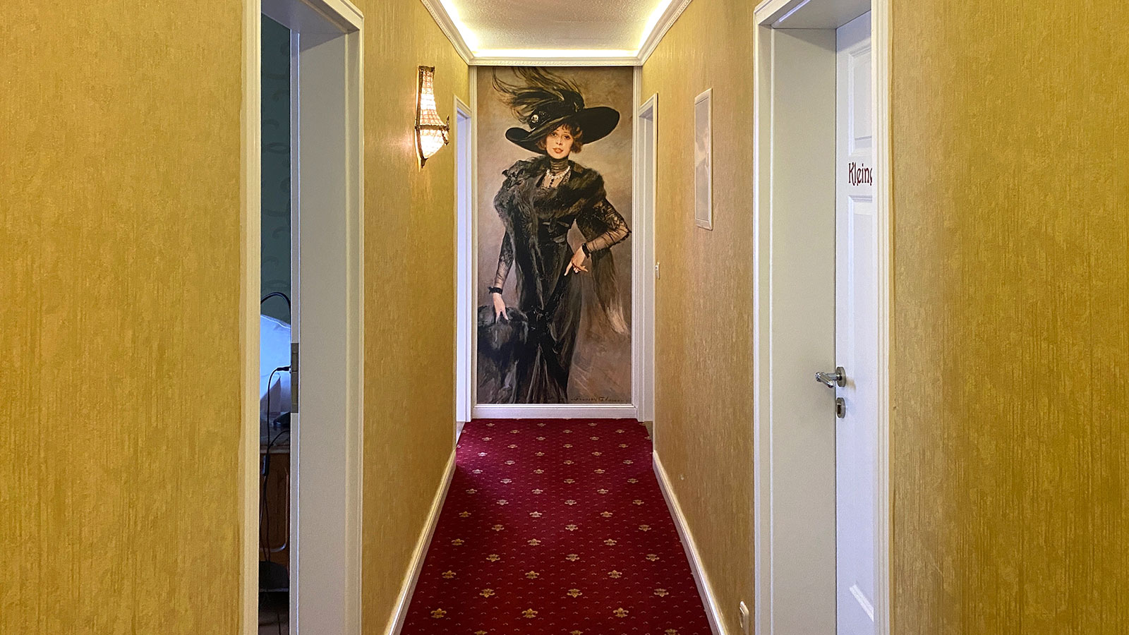 Osterwanderung Grünes Band 2026: Harz: Bad Harzburg: Flur im Stadtparkhotel Alexandra (Foto: Andreas Kuhrt)