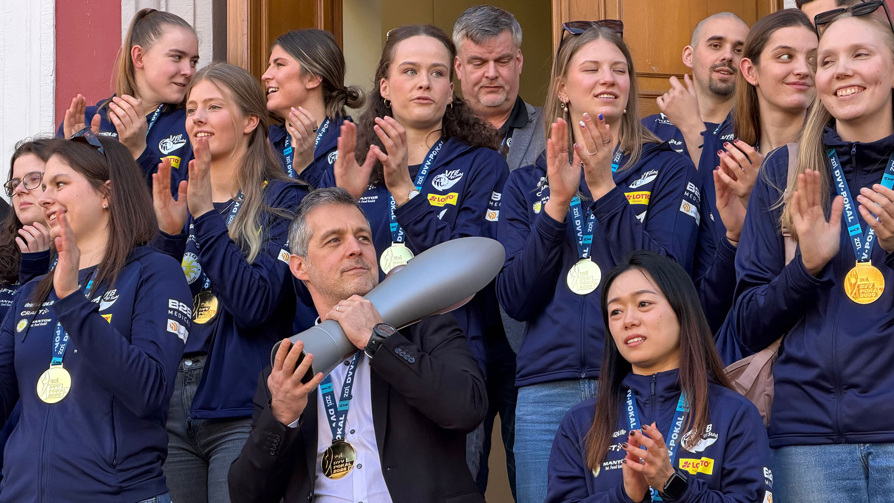 Suhl, Altes Rathaus, 02.03.2026: Empfang der Bundesliga-Volleyballerinnen VfB Suhl Lotto Thüringen: Pokalsiegerinnen 2026 (Foto: Manuela Hahnebach)