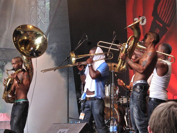 Hypnotic Brass Ensemble (Chicago/USA) . TFF . Rudolstadt . 2012 (Foto: Andreas Kuhrt)