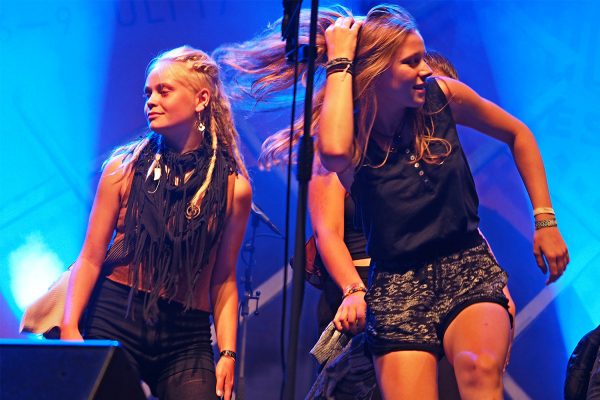 Jupiter & Okwess: Tanz auf der Bühne . Rudolstadt-Festival 2017 (Foto: Manuela Hahnebach)