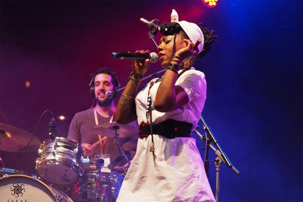 La Dame Blanche: Pierre Mangeard & Yaïté Ramos Rodriguez . Rudolstadt-Festival 2017 (Foto: Manuela Hahnebach)