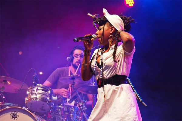 La Dame Blanche: Pierre Mangeard & Yaïté Ramos Rodriguez . Rudolstadt-Festival 2017 (Foto: Manuela Hahnebach)