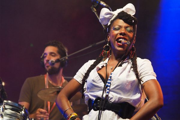 La Dame Blanche: Pierre Mangeard & Yaïté Ramos Rodriguez . Rudolstadt-Festival 2017 (Foto: Manuela Hahnebach)