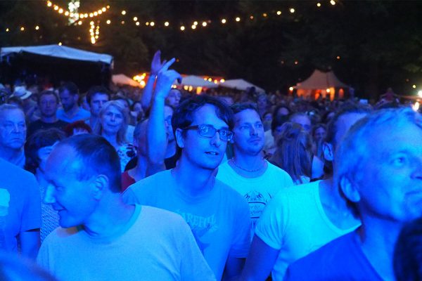 Publikum bei La Dame Blanche . Rudolstadt-Festival 2017 (Foto: Manuela Hahnebach)