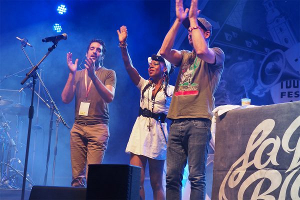 La Dame Blanche: Pierre Mangeard, Yaïté Ramos Rodriguez & Marc "Babylotion" Damblé . Rudolstadt-Festival 2017 (Foto: Manuela Hahnebach)