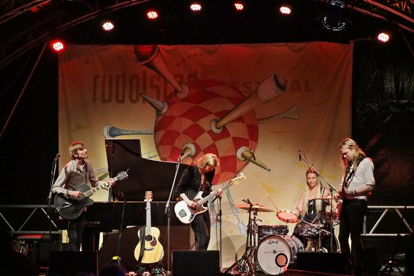 Helgi Jónsson, Tina Dico & Band . Rudolstadt-Festival 2017 (Foto: Manuela Hahnebach)