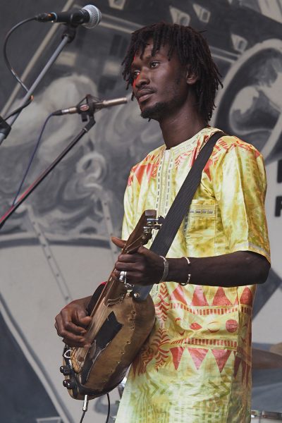 Trio Da Kali: Mamadou Kouyaté . Rudolstadt-Festival 2017 (Foto: Manuela Hahnebach)