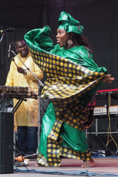 Trio Da Kali: Fodé Lassana Diabaté & Awa Kassé Mady Diabaté . Rudolstadt-Festival 2017 (Foto: Manuela Hahnebach)