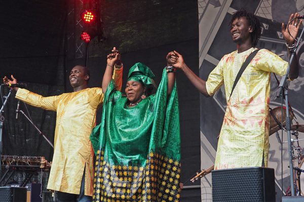 Trio Da Kali: Fodé Lassana Diabaté, Awa Kassé Mady Diabaté & Mamadou Kouyaté . Rudolstadt-Festival 2017 (Foto: Manuela Hahnebach)