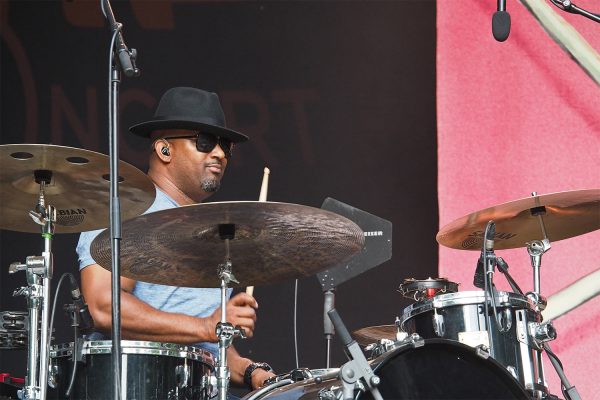 Ani DiFranco Band: Terence Higgins . Rudolstadt-Festival 2017 (Foto: Manuela Hahnebach)