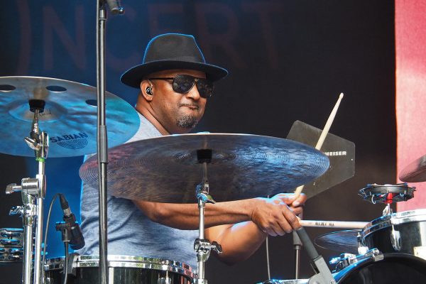 Ani DiFranco Band: Terence Higgins . Rudolstadt-Festival 2017 (Foto: Manuela Hahnebach)