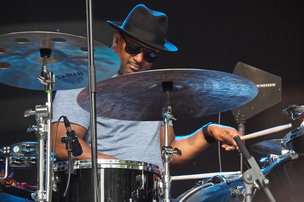 Ani DiFranco Band: Terence Higgins . Rudolstadt-Festival 2017 (Foto: Manuela Hahnebach)