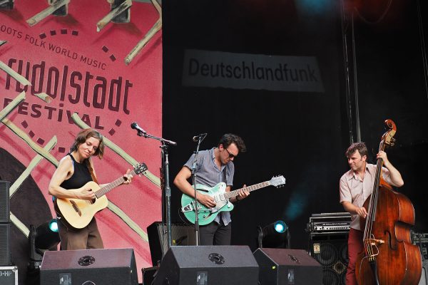 Ani DiFranco, Luke Enyeart & Todd Sickafoose . Rudolstadt-Festival 2017 (Foto: Manuela Hahnebach)