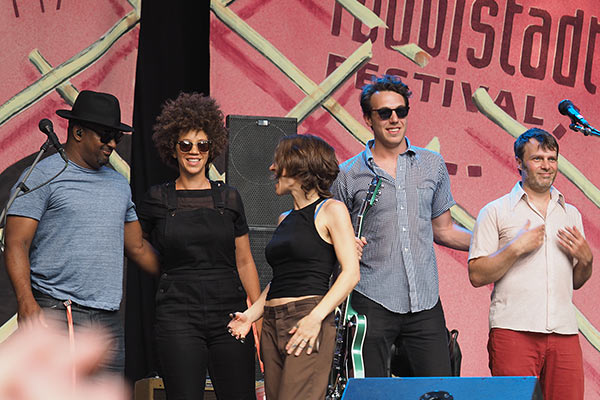 Ani DiFranco Band: Terence Higgins, Chastity Brown, Ani DiFranco, Luke Enyeart & Todd Sickafoose . Rudolstadt-Festival 2017 (Foto: Manuela Hahnebach)