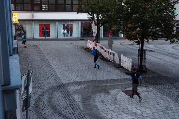 Südthüringentrail 2018 . Läufer auf dem Marktplatz Suhl