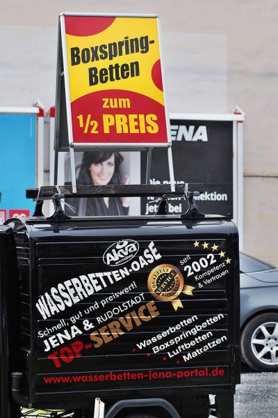 Boxspring-Betten zum halben Preis . Rudolstadt Festival . 2016 (Foto: Manuela Hahnebach)