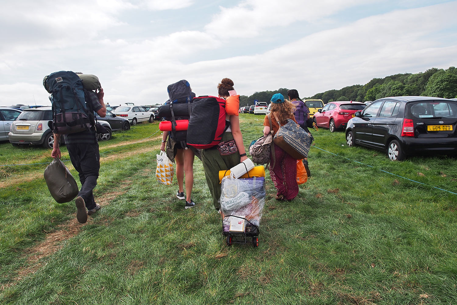 EM087057-mh-2016-suedengland-boomtown-ankunft Ankunft in Boomtown . Matterley Estate bei Winchester . Sussex . Südengland (Foto: Manuela Hahnebach)