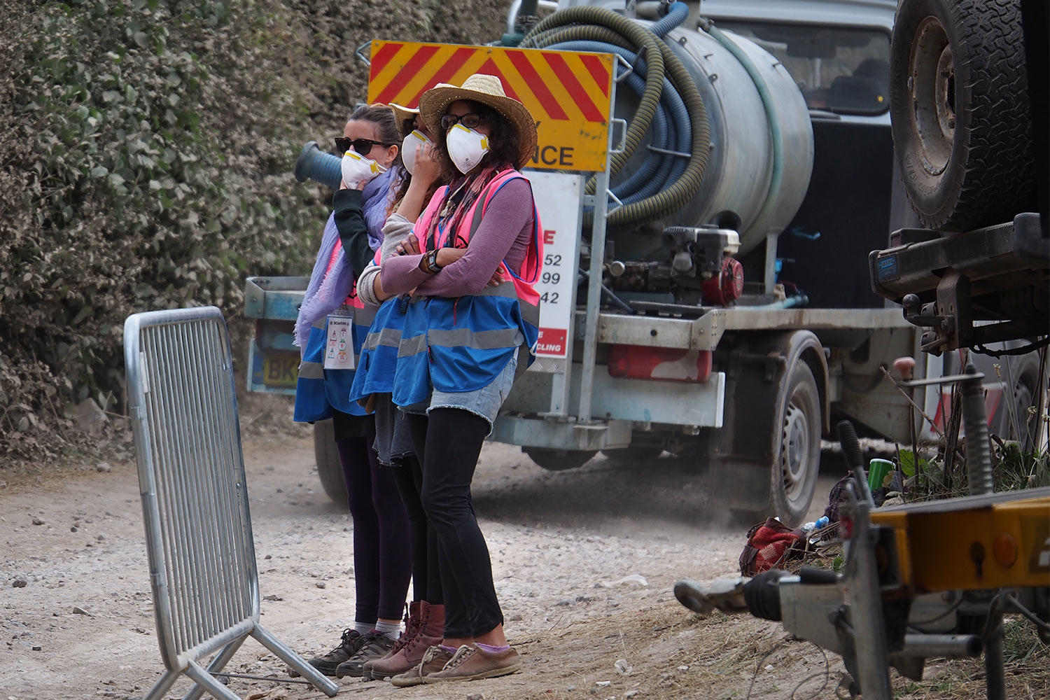 EM087841-mh-2016-08-13-suedengland-boomtown-volunteers Boomtown Volunteers . Boomtown Fair . Matterley Estate bei Winchester . Sussex . Südengland (Foto: Manuela Hahnebach)