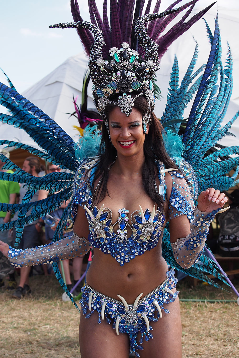 EM088394-mh-2016-08-14-suedengland-boomtown-carnival Sunday Carnival Parade . Whistlers Green . Boomtown Fair . Matterley Estate bei Winchester . Sussex . Südengland (Foto: Manuela Hahnebach)