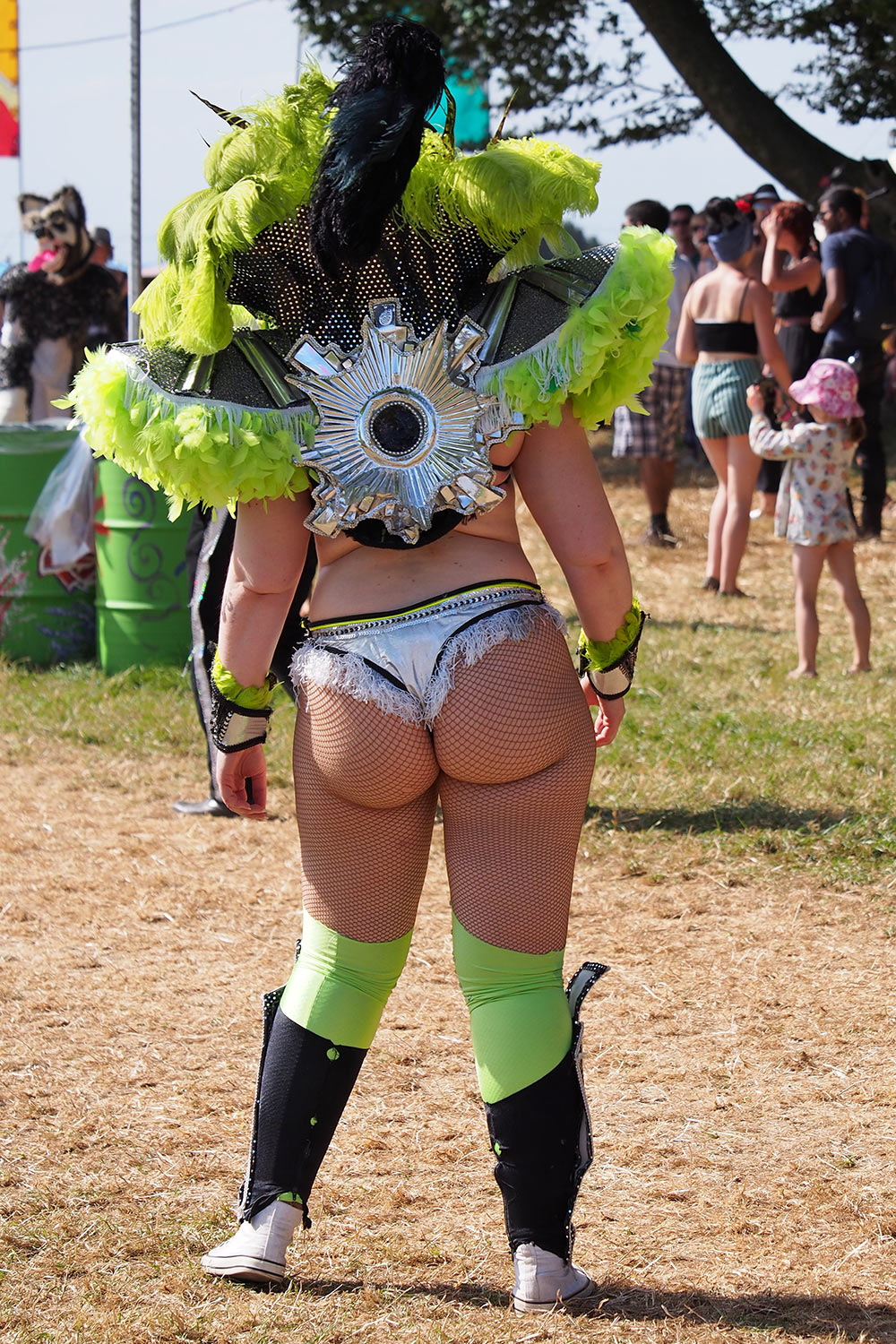 EM088432-mh-2016-08-14-suedengland-boomtown-carnival Sunday Carnival Parade . Whistlers Green . Boomtown Fair . Matterley Estate bei Winchester . Sussex . Südengland (Foto: Manuela Hahnebach)