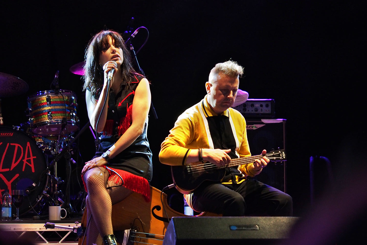 EM088635-mh-2016-08-14-suedengland-boomtown-wild-west-old-mine-imelda-may Imelda May . Old Mine in Wild West . Boomtown Fair . Matterley Estate bei Winchester . Sussex . Südengland (Foto: Manuela Hahnebach)