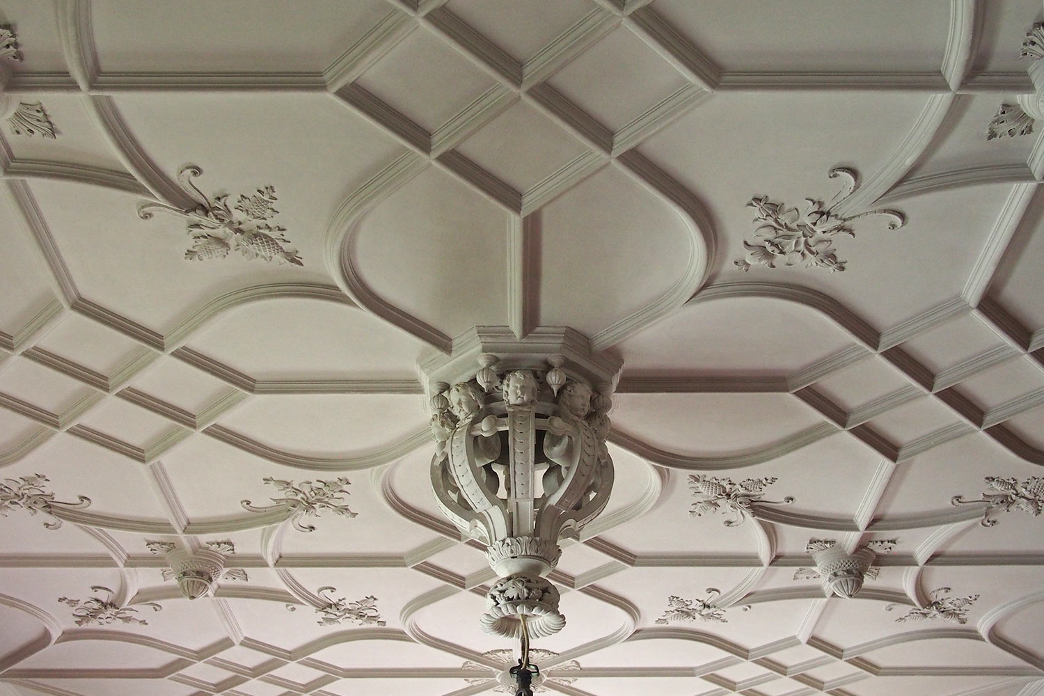 Stuckdecke im Billardraum . Lanhydrock House . Cornwall . Südengland (Foto: Manuela Hahnebach 2016)