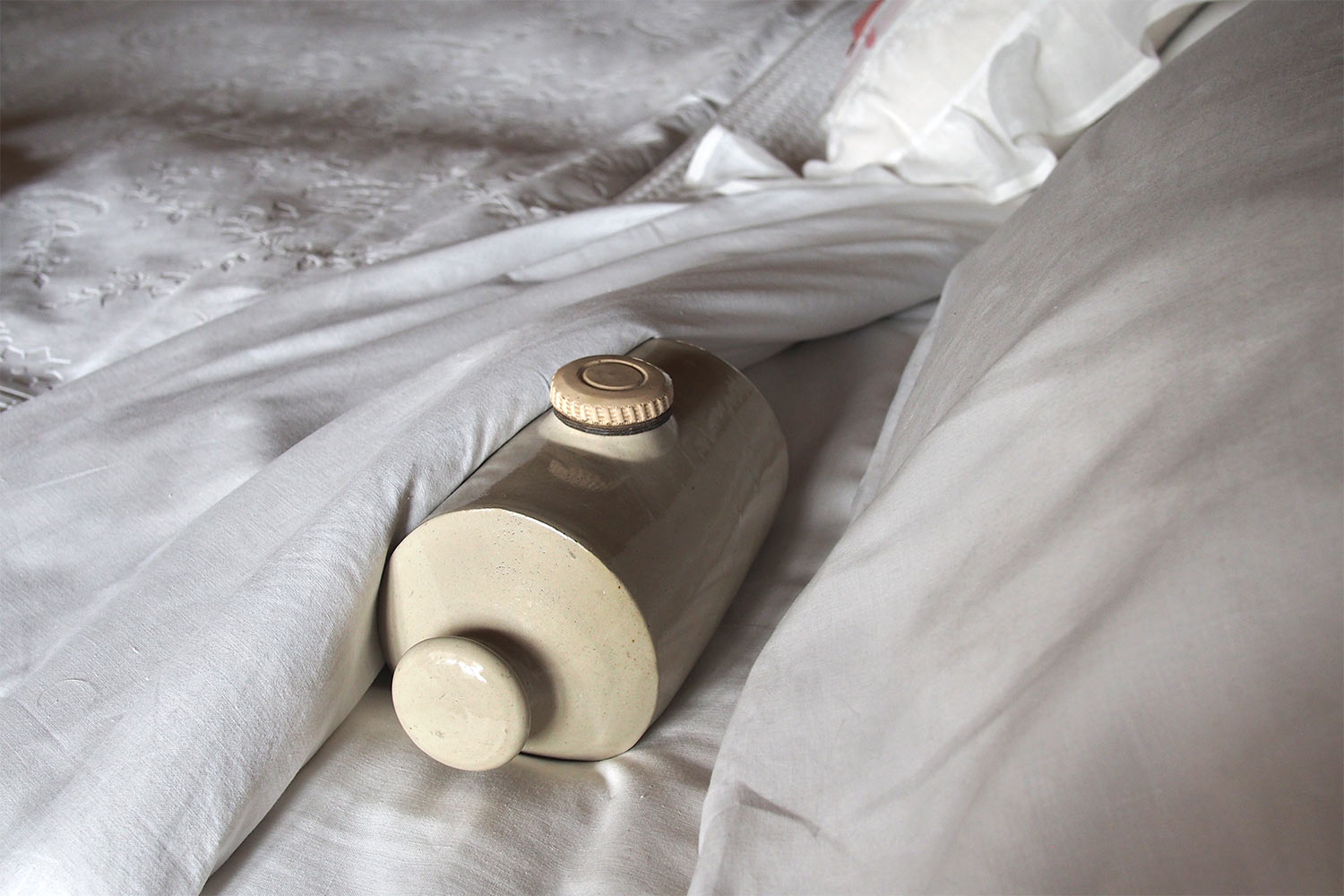 Wärmflasche im Bett der Lady . Lanhydrock House . Cornwall . Südengland (Foto: Manuela Hahnebach 2016)