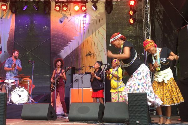 Shishani & Namibian Tales: Kalahari Encounters: Aga Who . Rudolstadt-Festival 2018 (Foto: Manuela Hahnebach)