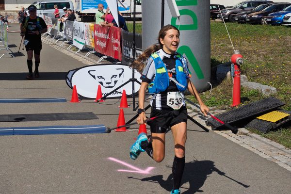 Südthüringentrail 2018 . Im Simson-Gewerbepark im Ziel: Monika Kahl