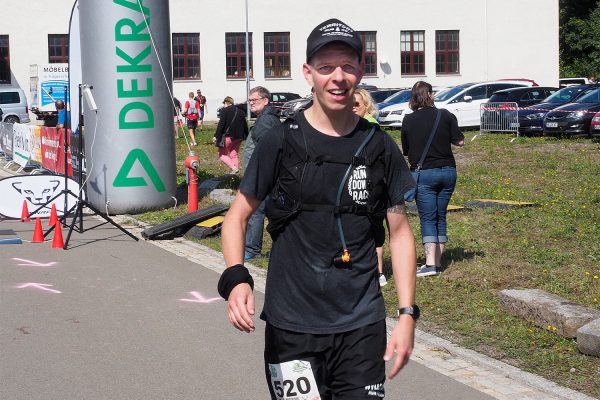 Südthüringentrail 2018 . Im Simson-Gewerbepark im Ziel: Tobias Göpel