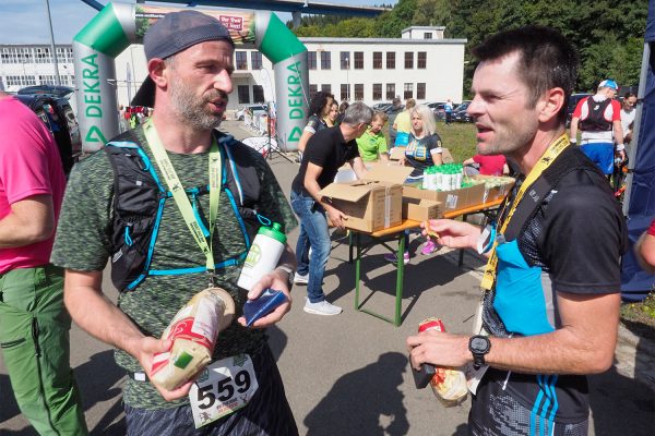 Südthüringentrail 2018 . Im Simson-Gewerbepark im Ziel: Patrick Bolz, Alexander Bauer