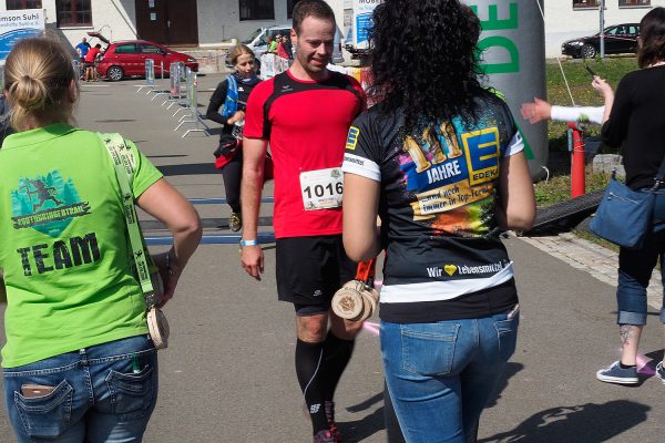 Südthüringentrail 2018 . Im Simson-Gewerbepark im Ziel: Benjamin Keiderling