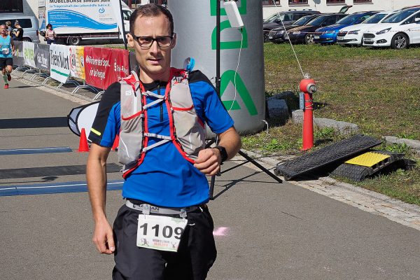 Südthüringentrail 2018 . Im Simson-Gewerbepark im Ziel: Markus Petzsche