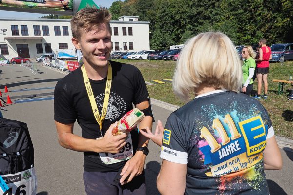 Südthüringentrail 2018 . Im Simson-Gewerbepark im Ziel: Vincent Vorderwülbeche