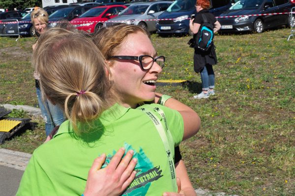 Südthüringentrail 2018 . Im Simson-Gewerbepark im Ziel: Helen Schrötter