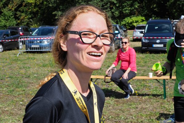 Südthüringentrail 2018 . Im Simson-Gewerbepark im Ziel: Helen Schrötter