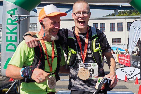 Südthüringentrail 2018 . Im Simson-Gewerbepark im Ziel: Uwe Jahn, Marcel Bilek