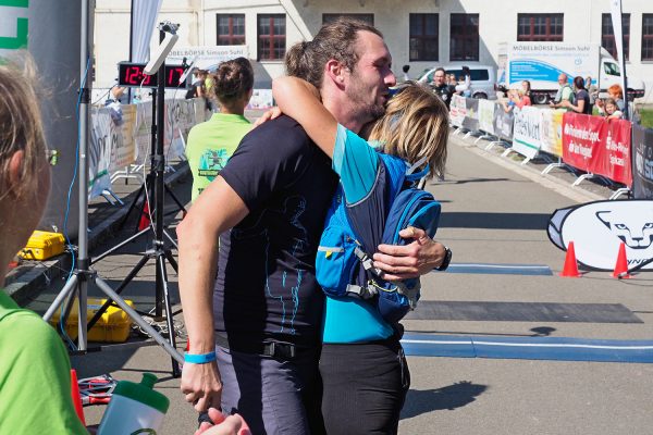 Südthüringentrail 2018 . Im Simson-Gewerbepark im Ziel: Thomas Hecker, Manuela Hartung