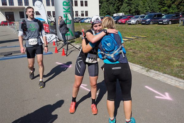 Südthüringentrail 2018 . Im Simson-Gewerbepark im Ziel: Marcus Wolff, Runa Kinitz