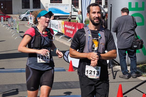 Südthüringentrail 2018 . Im Simson-Gewerbepark im Ziel: Anne + Thomas Amann