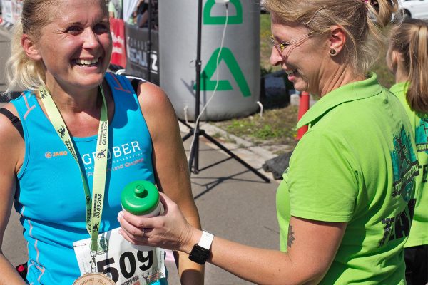 Südthüringentrail 2018 . Im Simson-Gewerbepark im Ziel: Birgit Scheler