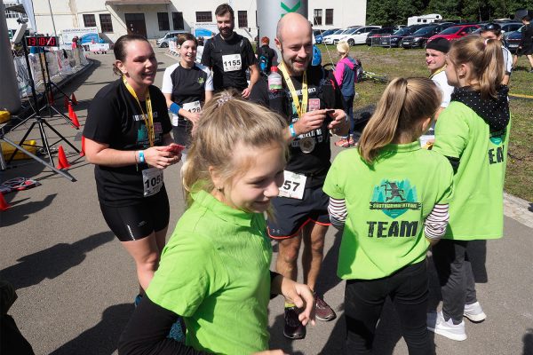 Südthüringentrail 2018 . Im Simson-Gewerbepark im Ziel: Wichtelläufer