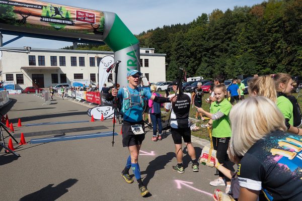 Südthüringentrail 2018 . Im Simson-Gewerbepark im Ziel: Steffen Radschuwait