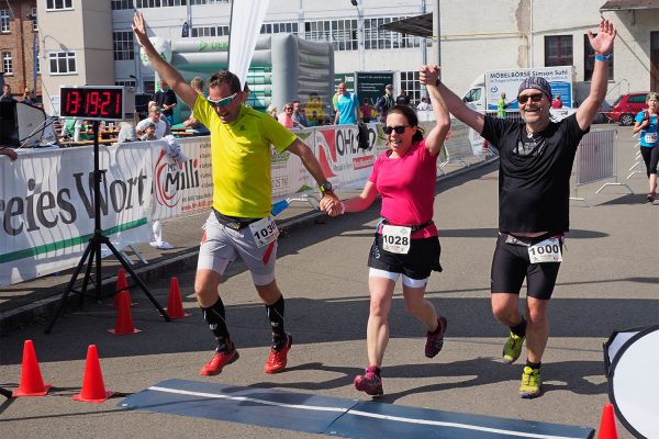 Südthüringentrail 2018 . Im Simson-Gewerbepark im Ziel: Sven + Inge Schnepel, Oliver Stoll