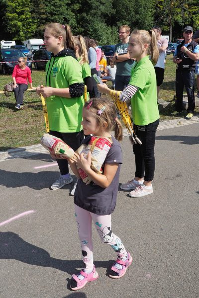 Südthüringentrail 2018 . Helferinnen im Simson-Gewerbepark im Ziel