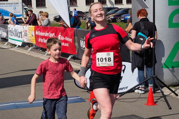 Südthüringentrail 2018 . Im Simson-Gewerbepark im Ziel: Diana Bohlig