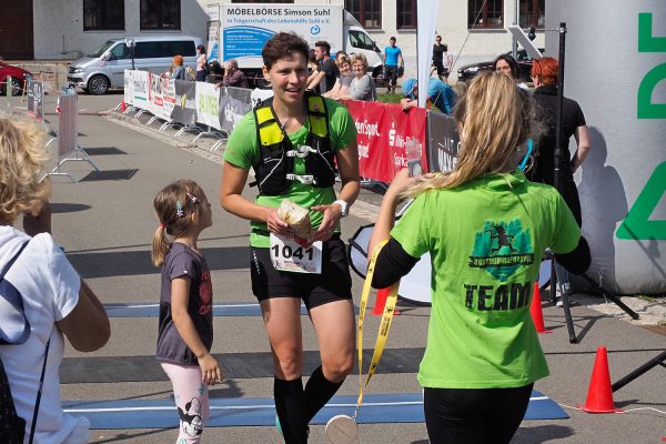 Südthüringentrail 2018 . Im Simson-Gewerbepark im Ziel: Julia Tiepold