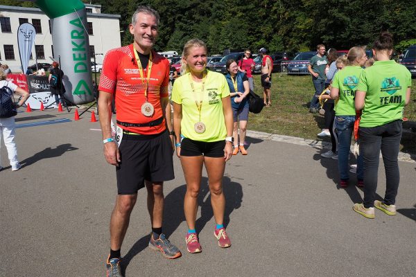 Südthüringentrail 2018 . Im Simson-Gewerbepark im Ziel: Alexander Bauer, Birgit Scheler