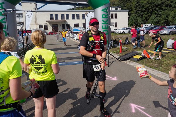 Südthüringentrail 2018 . Im Simson-Gewerbepark im Ziel: Mario Henning