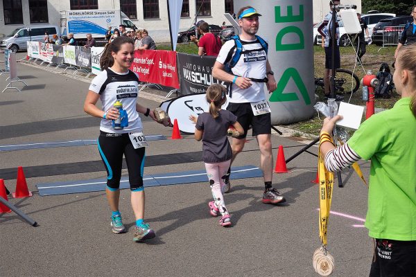 Südthüringentrail 2018 . Im Simson-Gewerbepark im Ziel: Katja Faßler + Falko Jäger